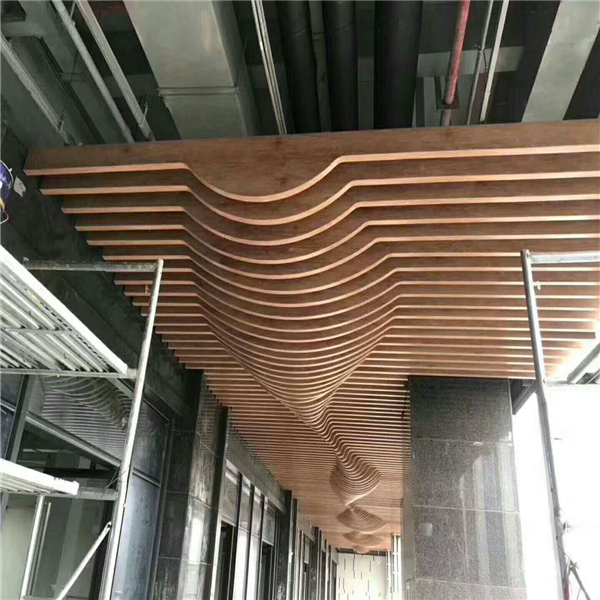 安徽弧形鋁方通廠家 別墅酒店弧形木紋鋁方通廠家 量大從優(yōu)